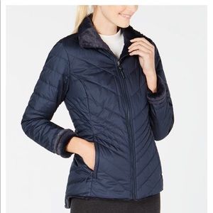 The North Face Mossbud Reversible Jacket: MAROON